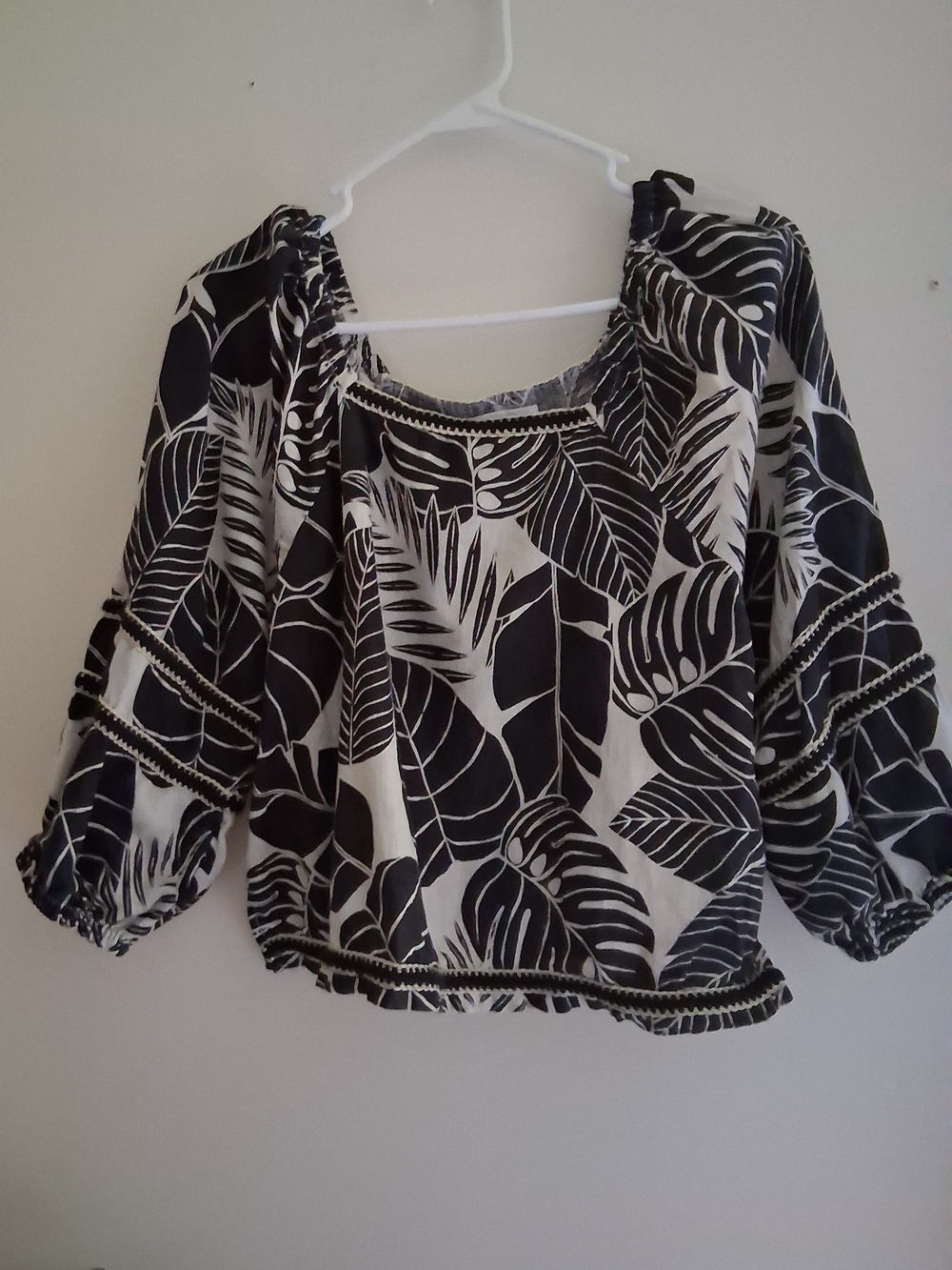 Cynthia Rowley Black & White Leaf-Print Peasant Blouse